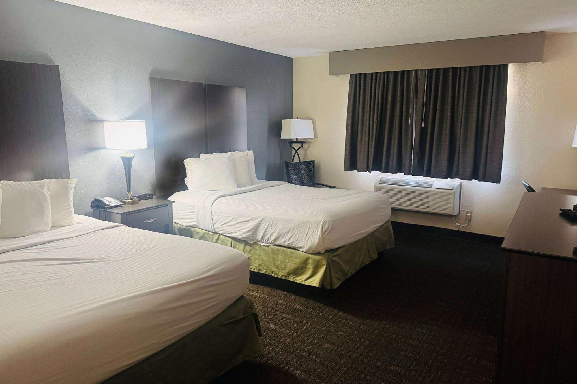 Baymont By Wyndham Chester Il Exterior foto